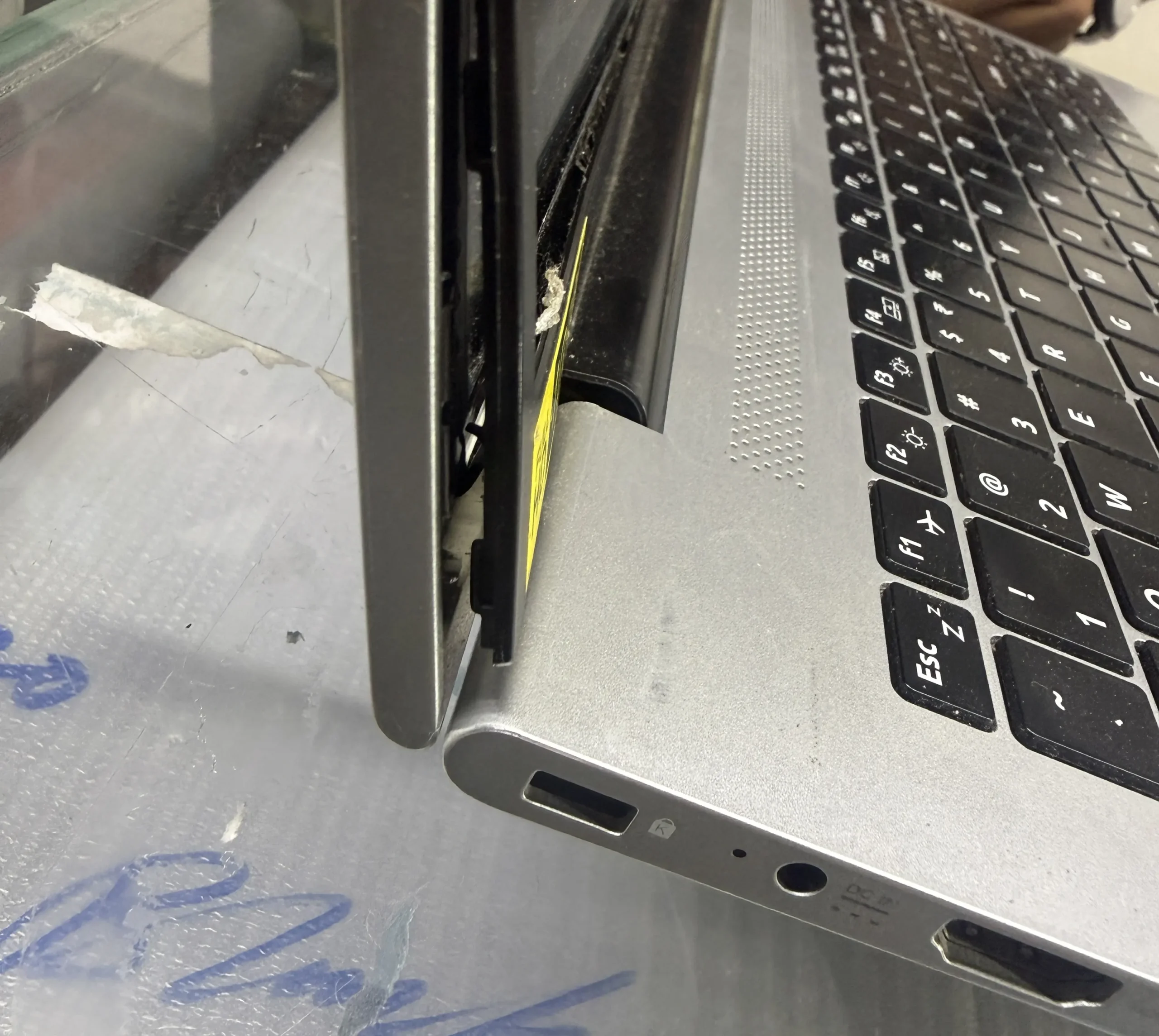 acer aspire 3 hinges issue